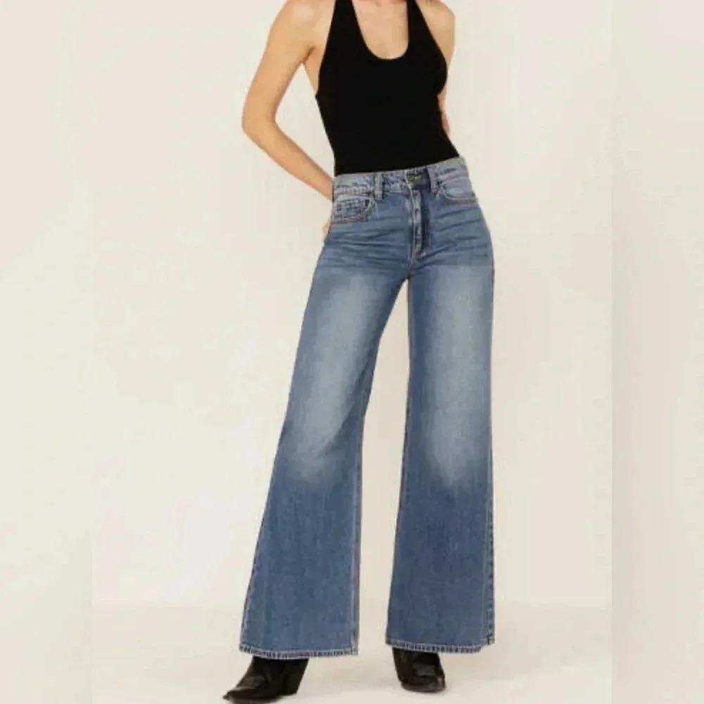 Sneak Peek Acid Wash Wide Leg High Rise Jeans. Like New. Women's Size: 11 W30.‎